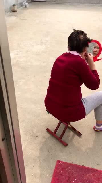 吃瓜群众和阿姨,吃瓜群众与阿姨的趣味生活点滴