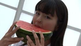 吃瓜图片女生可爱,可爱女生与甜蜜吃瓜瞬间