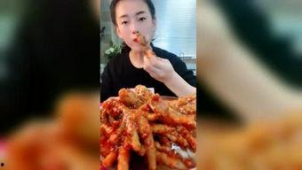 小菲菲吃瓜,小菲菲的瓜田奇遇记